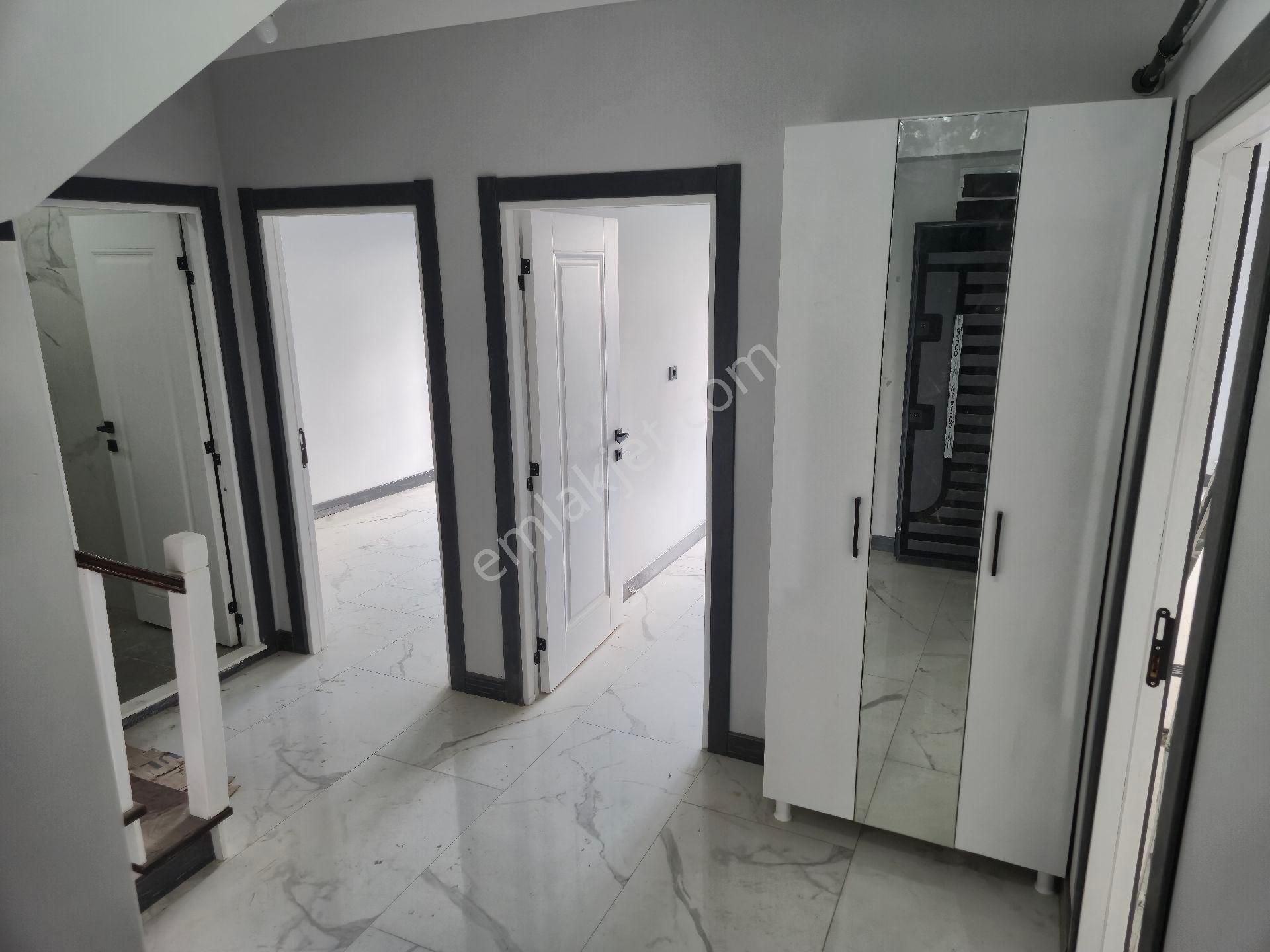 Realty World'dan Kartepe Derbent'te 140m2 Manzaralı Sıfır Boş Dubleks 4+1 - Görsel 8