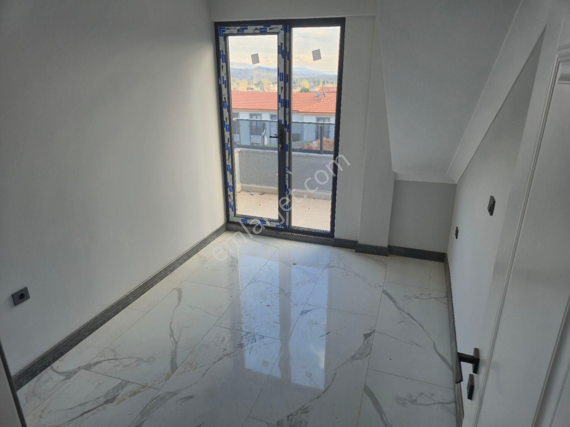 Realty World'dan Kartepe Derbent'te 140m2 Manzaralı Sıfır Boş Dubleks 4+1 - Görsel 24