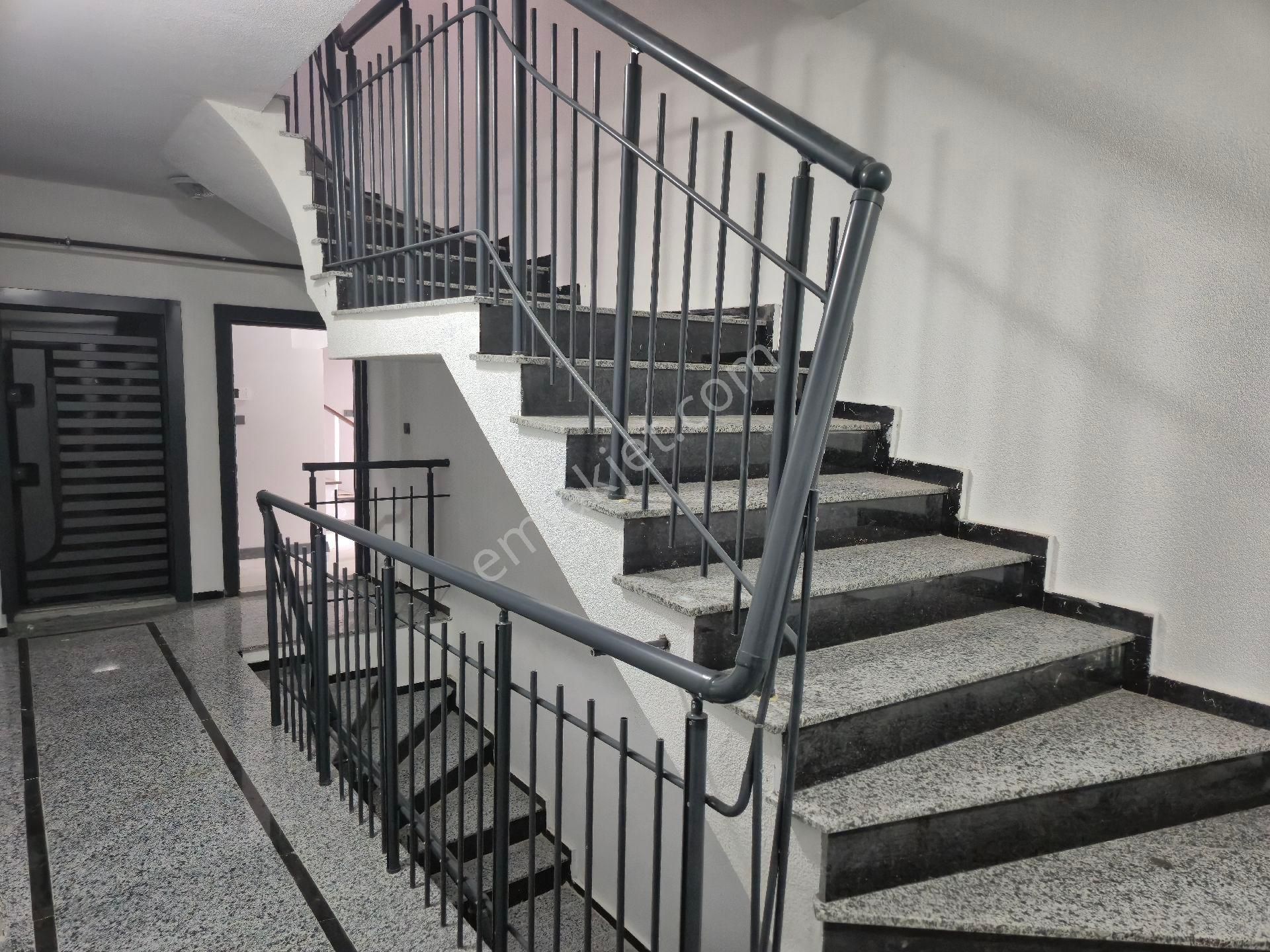 Realty World'dan Kartepe Derbent'te 140m2 Manzaralı Sıfır Boş Dubleks 4+1 - Görsel 6