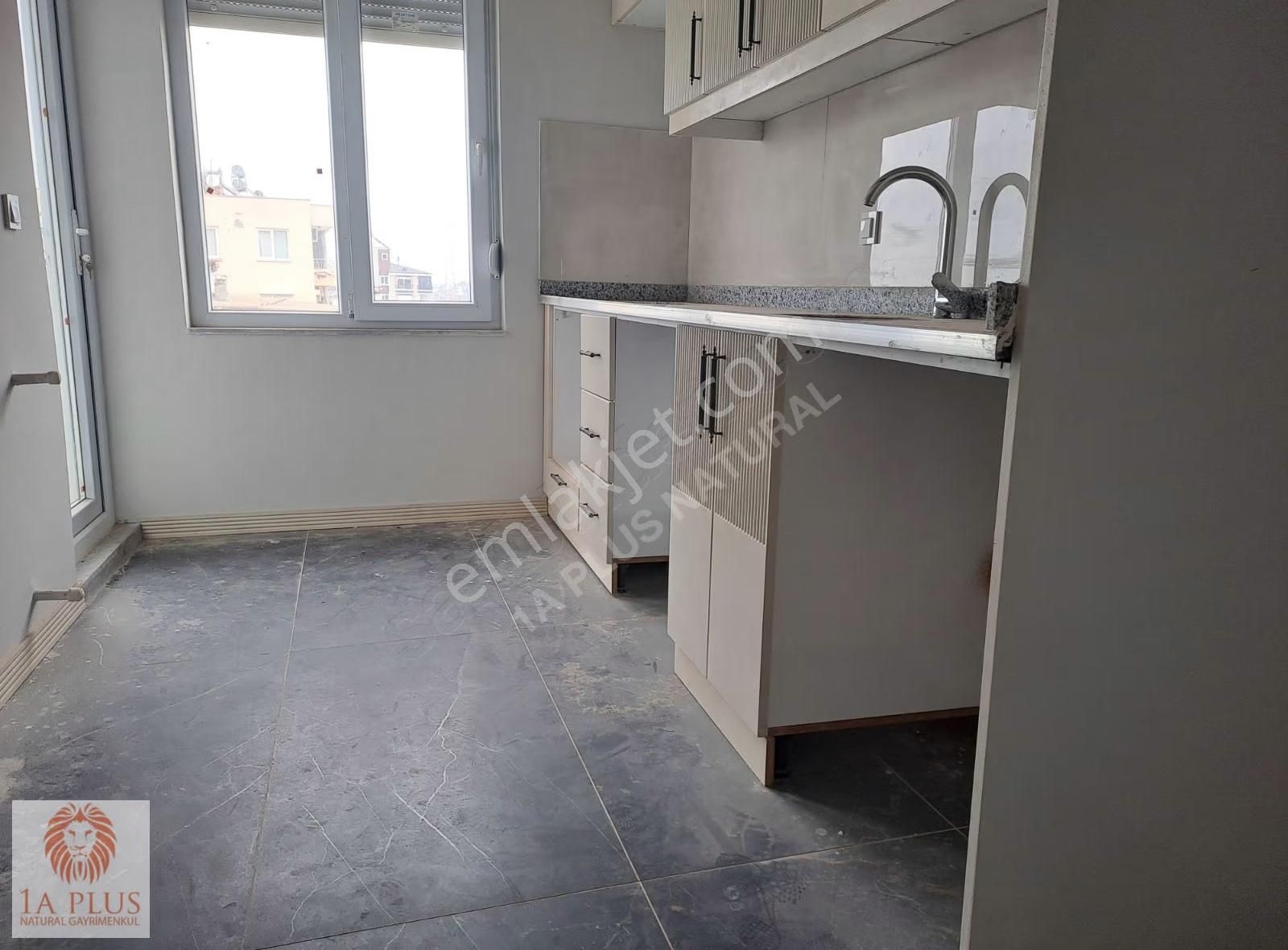 Tramvaya Çok Yakın Asansörlü Balkonlu 2+1 100m2 Satılık Daire