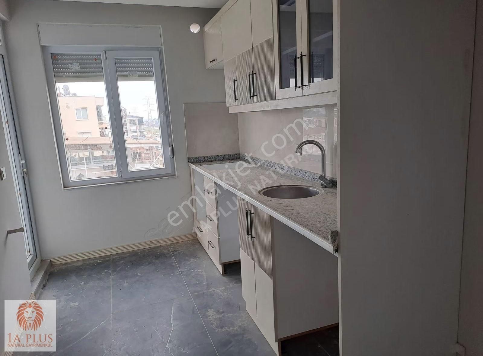 Tramvaya Çok Yakın Asansörlü Balkonlu 2+1 100m2 Satılık Daire - Görsel 6