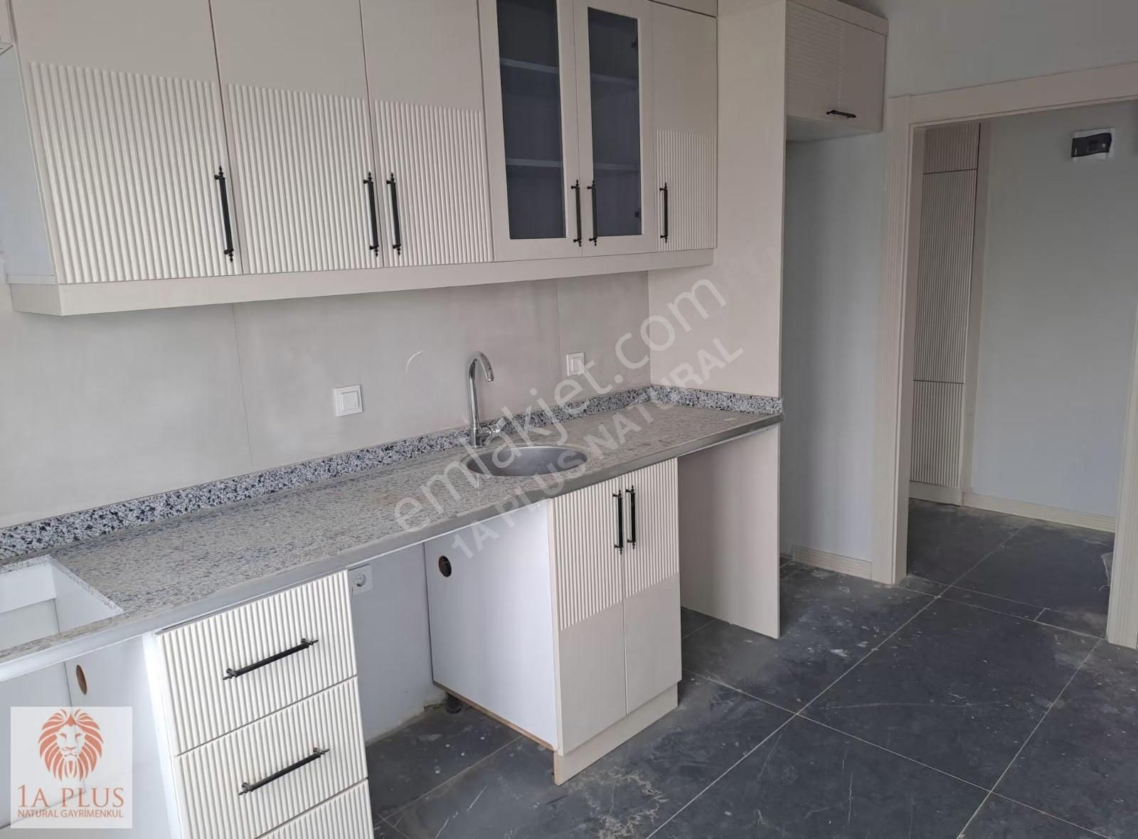 Tramvaya Çok Yakın Asansörlü Balkonlu 2+1 100m2 Satılık Daire - Görsel 19