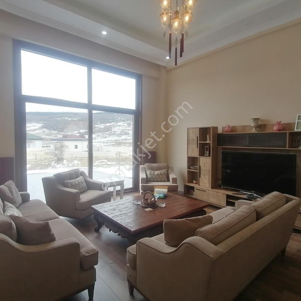 İstanbul Çatalca Çiftlikköyde 850m2 Arsa İçinde Satılık Villa - Görsel 2