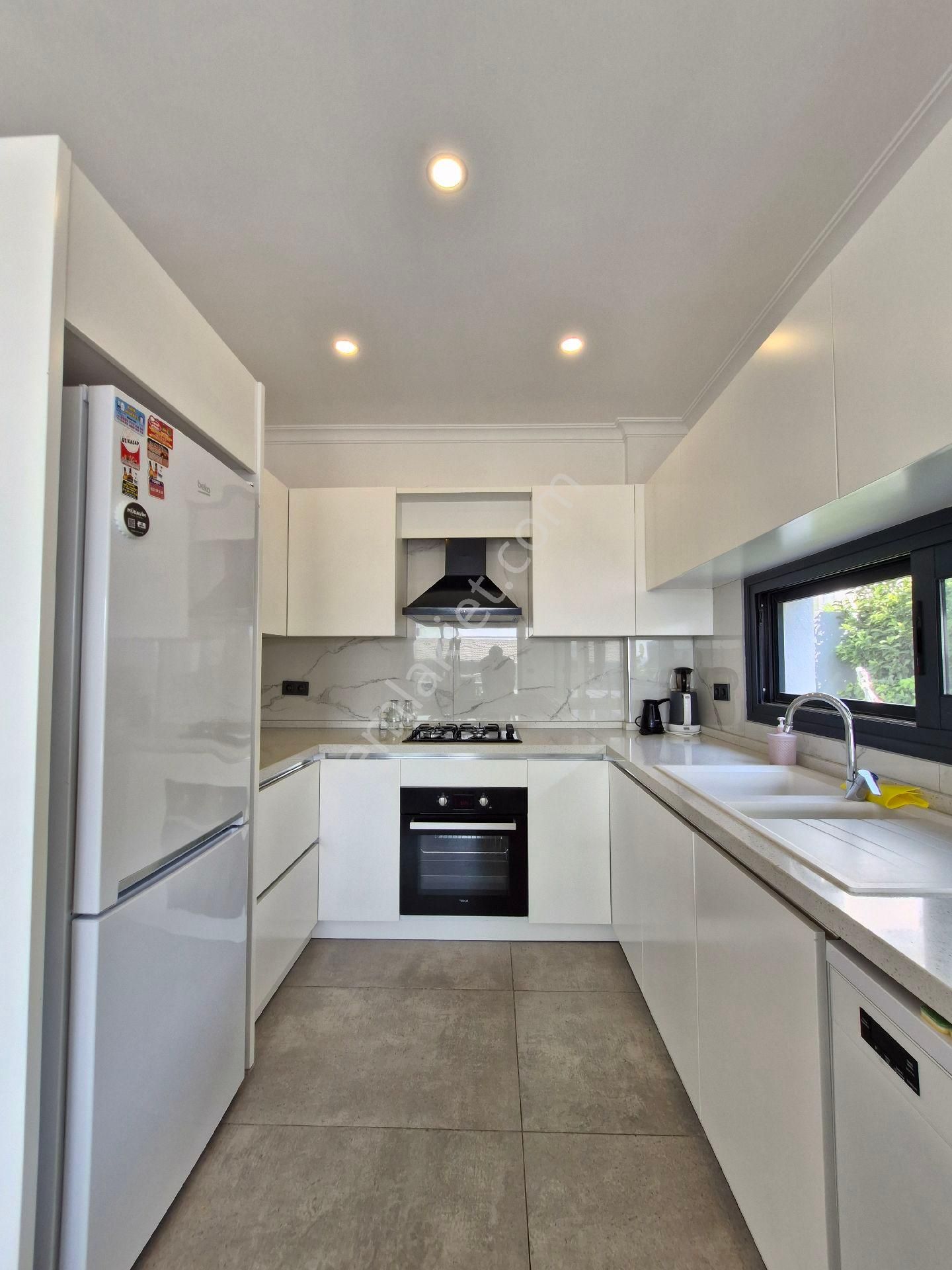 Çeşme'de Tam Müstakil Büyük Havuzlu Ultralüx Satılık - Görsel 21