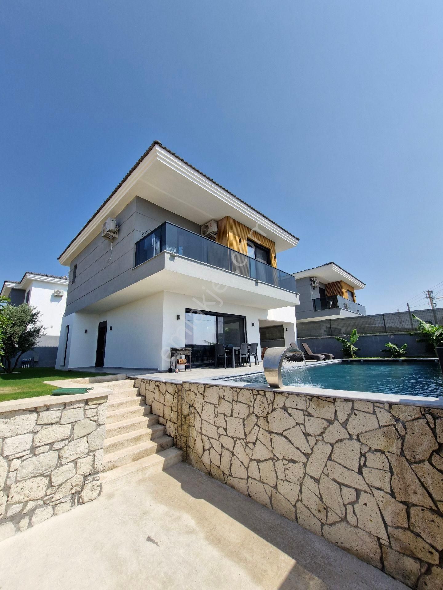 Çeşme'de Tam Müstakil Büyük Havuzlu Ultralüx Satılık - Görsel 3