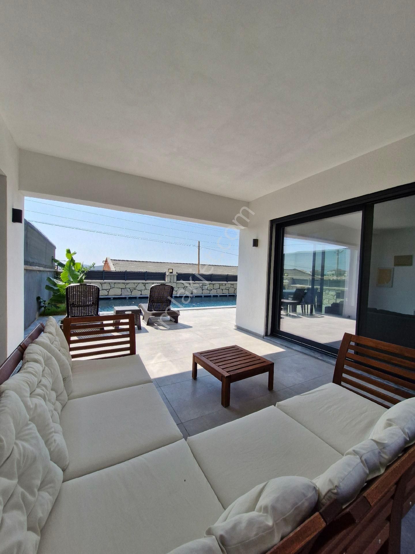 Çeşme'de Tam Müstakil Büyük Havuzlu Ultralüx Satılık - Görsel 12