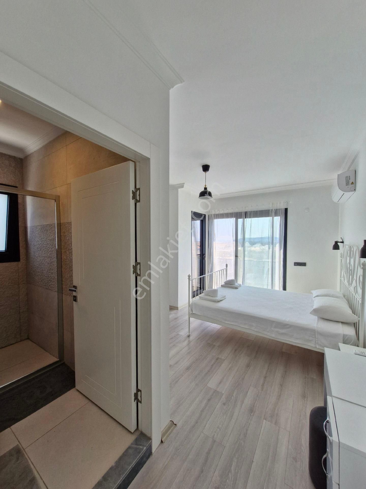 Çeşme'de Tam Müstakil Büyük Havuzlu Ultralüx Satılık - Görsel 27