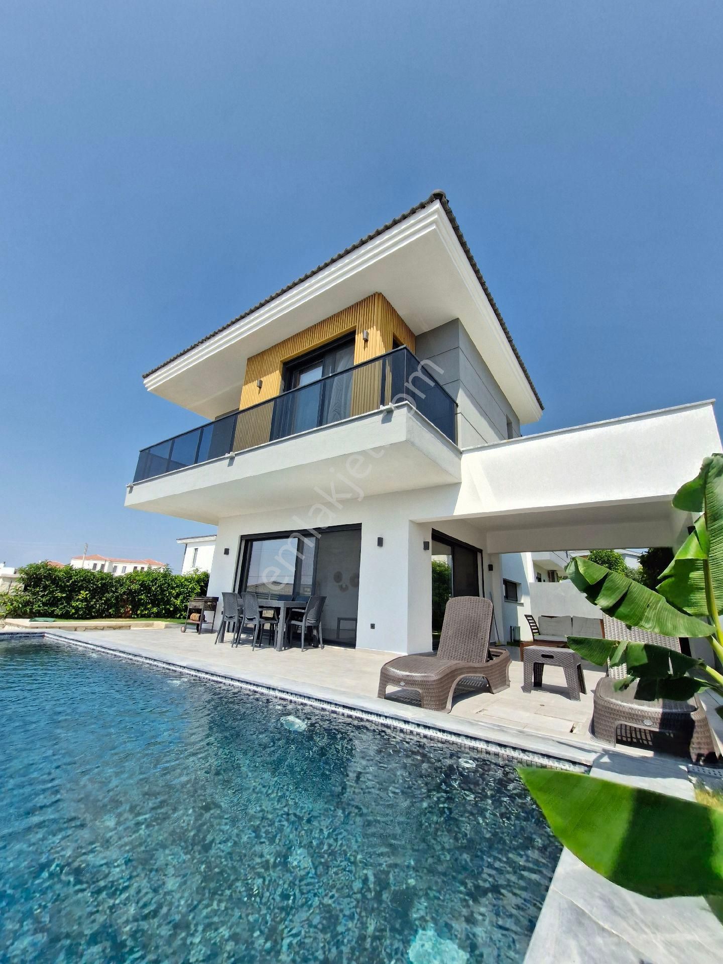 Çeşme'de Tam Müstakil Büyük Havuzlu Ultralüx Satılık - Görsel 6