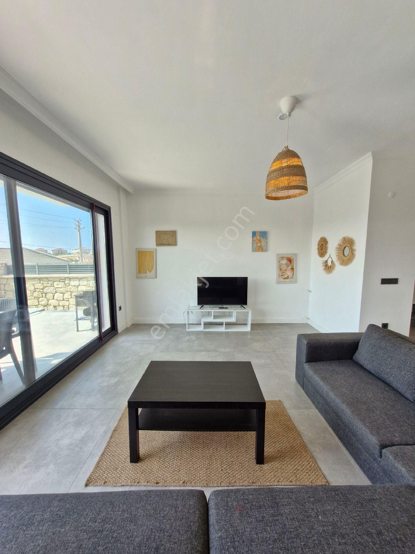 Çeşme'de Tam Müstakil Büyük Havuzlu Ultralüx Satılık - Görsel 19