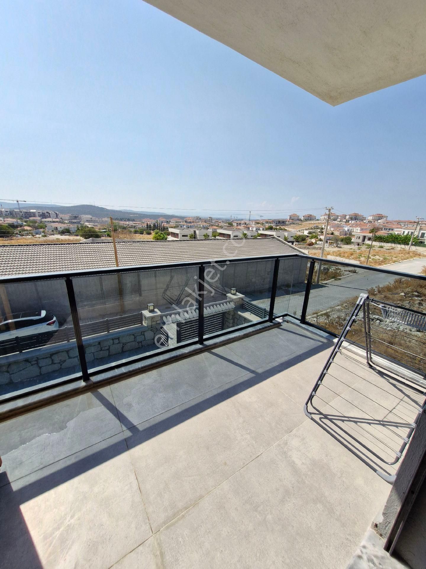 Çeşme'de Tam Müstakil Büyük Havuzlu Ultralüx Satılık - Görsel 33