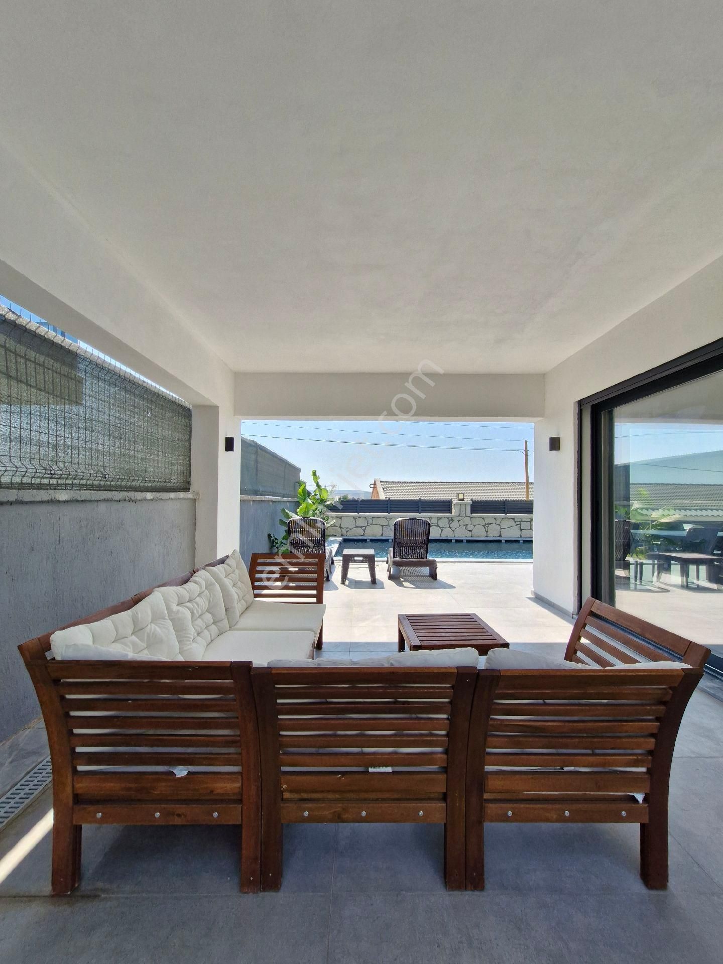 Çeşme'de Tam Müstakil Büyük Havuzlu Ultralüx Satılık - Görsel 10