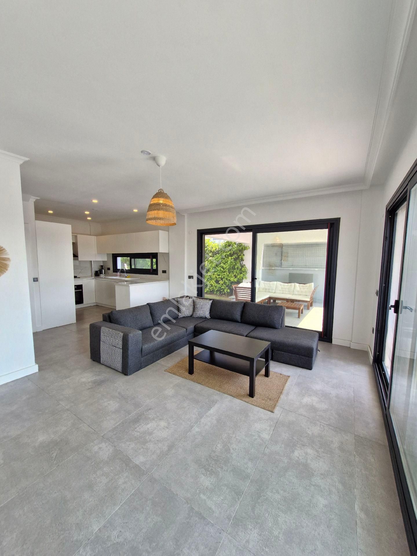 Çeşme'de Tam Müstakil Büyük Havuzlu Ultralüx Satılık - Görsel 20