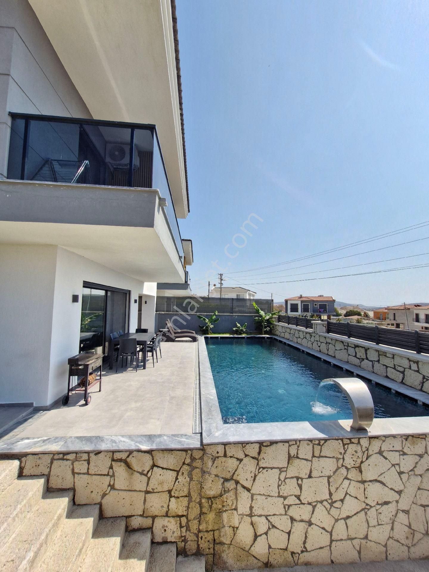 Çeşme'de Tam Müstakil Büyük Havuzlu Ultralüx Satılık - Görsel 7