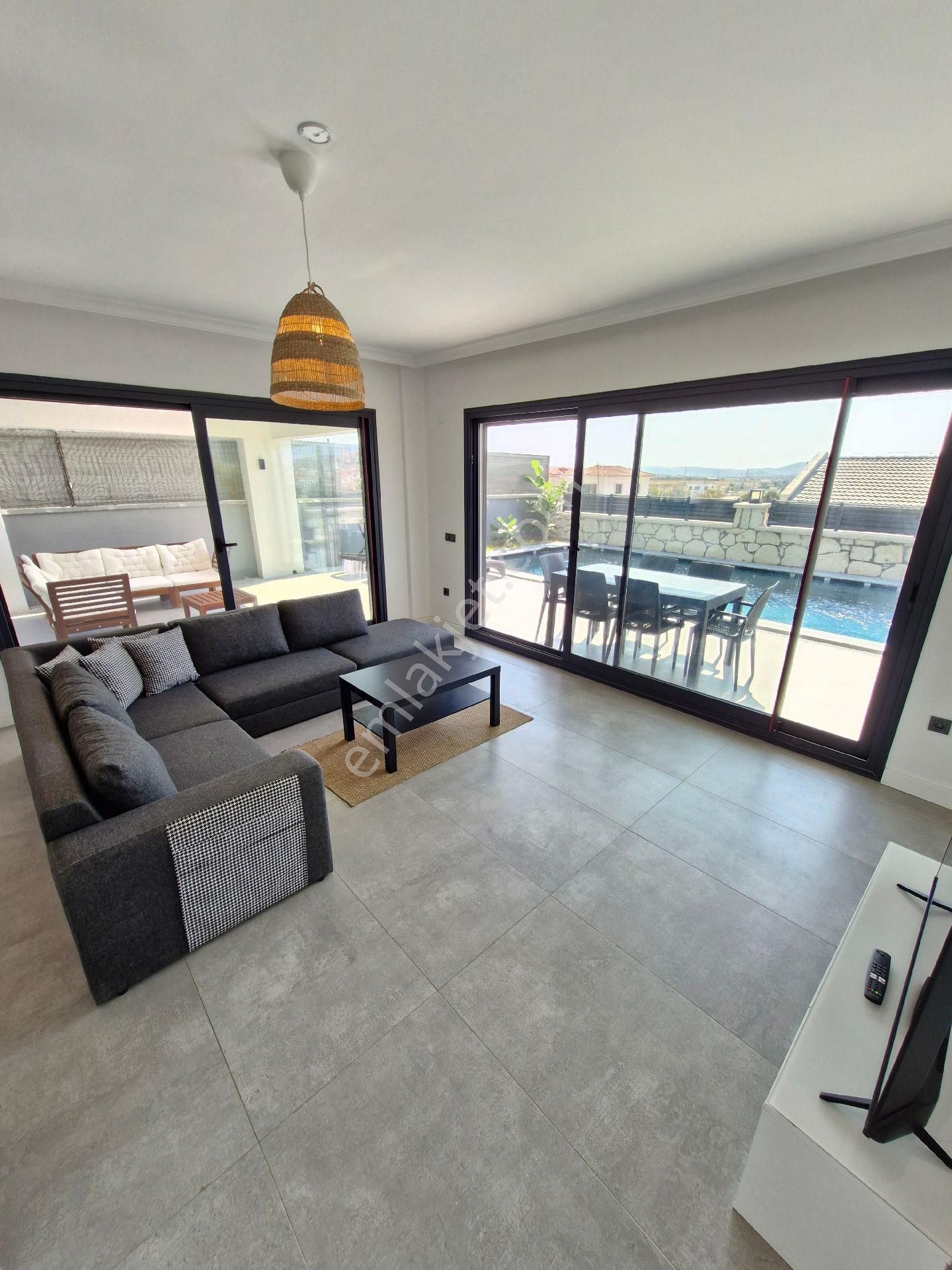 Çeşme'de Tam Müstakil Büyük Havuzlu Ultralüx Satılık - Görsel 17