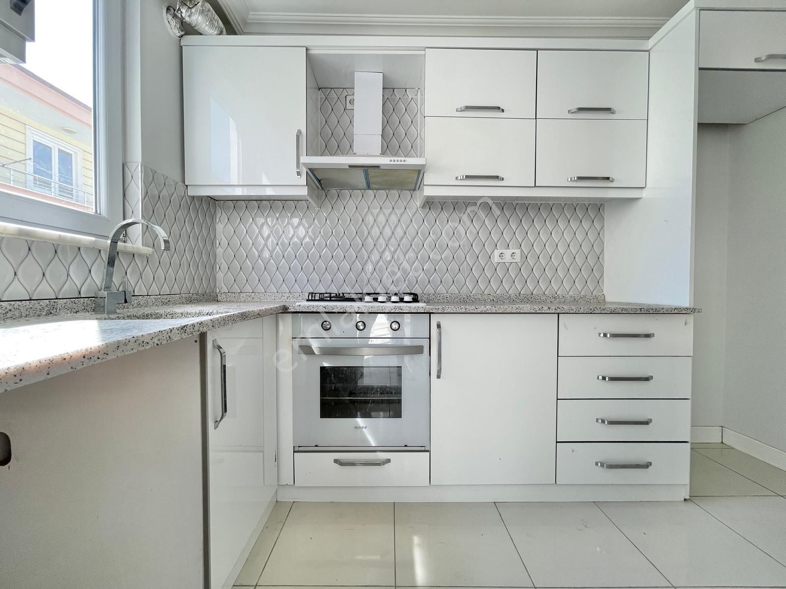 Berkay Demirel'den Akçayda Ayrı Mutfak Cam Balkonlu 2+1 Daire