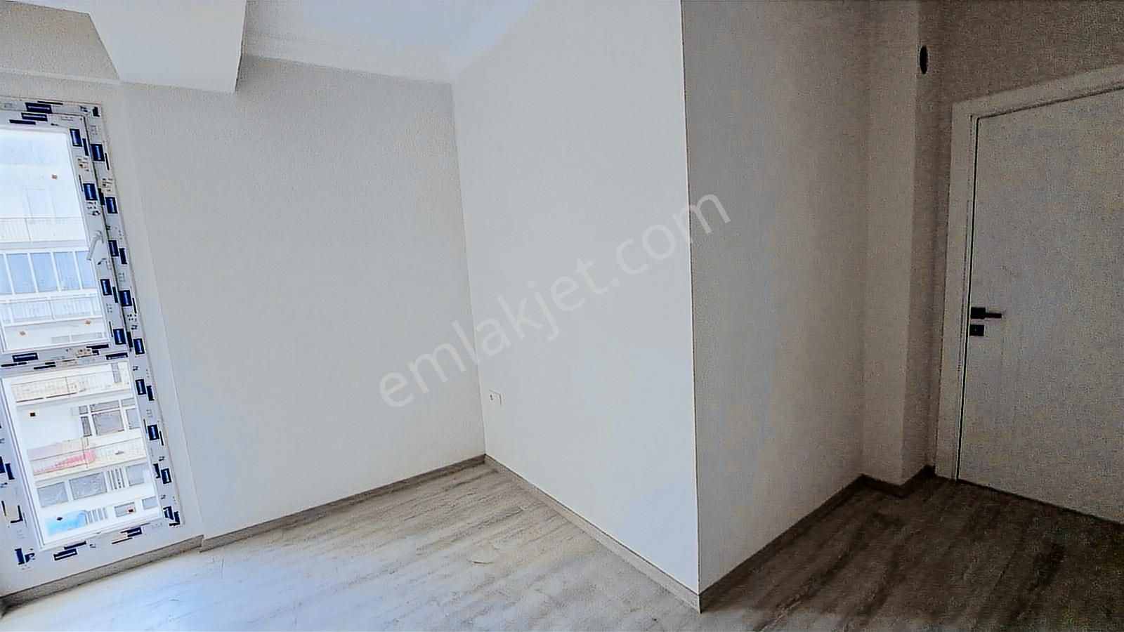 Kuşadası Merkezde Yatırıma Uygun Satılık 1+1 - Görsel 3