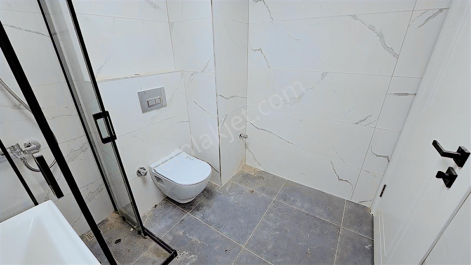 Kuşadası Merkezde Yatırıma Uygun Satılık 1+1 - Görsel 6