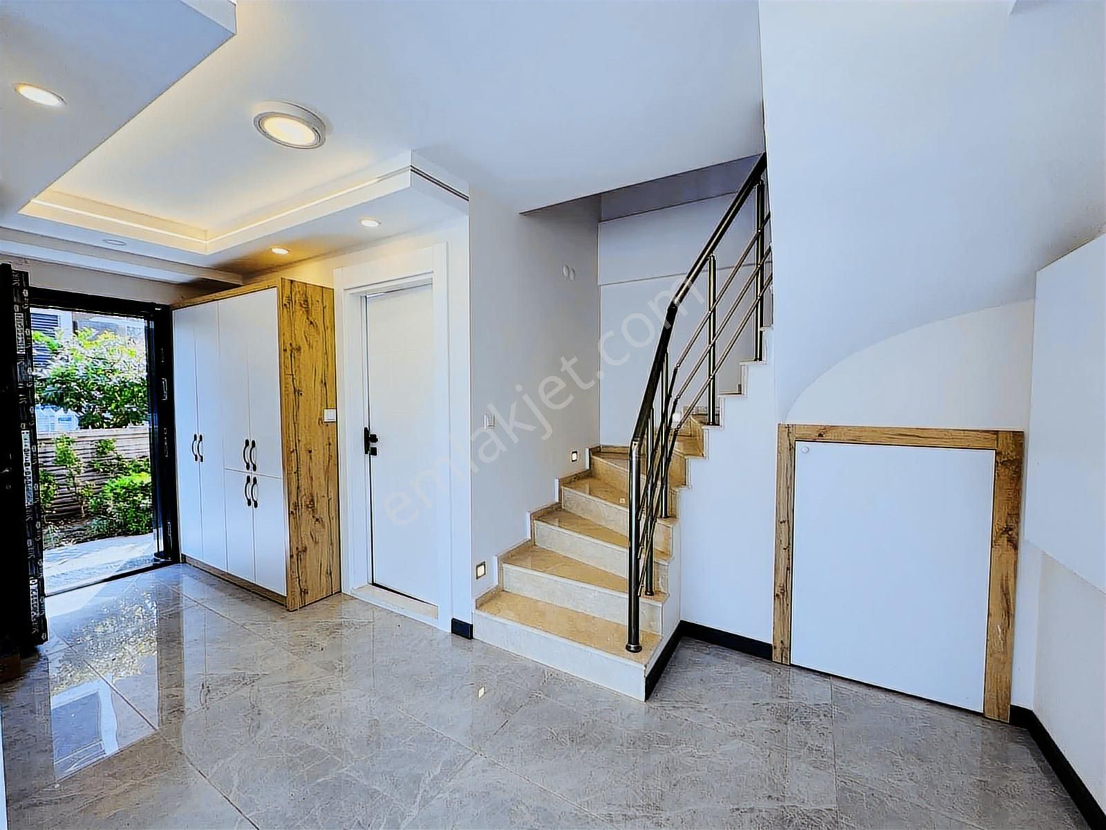 Kuşadası Davutlar'da 360m2 Arsa İçinde Satılık 5+1 Villa - Görsel 11