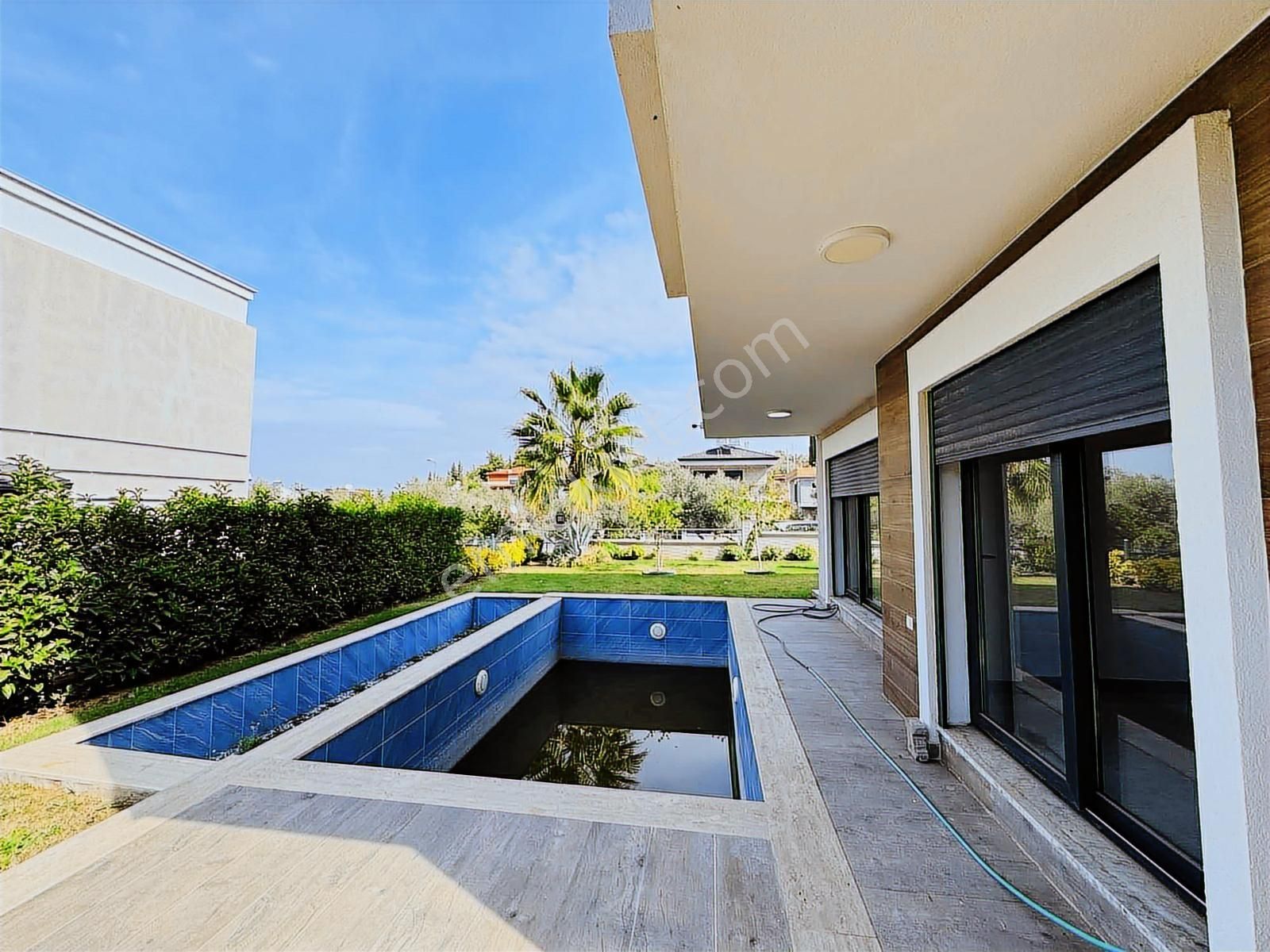 Kuşadası Davutlar'da 360m2 Arsa İçinde Satılık 5+1 Villa - Görsel 19
