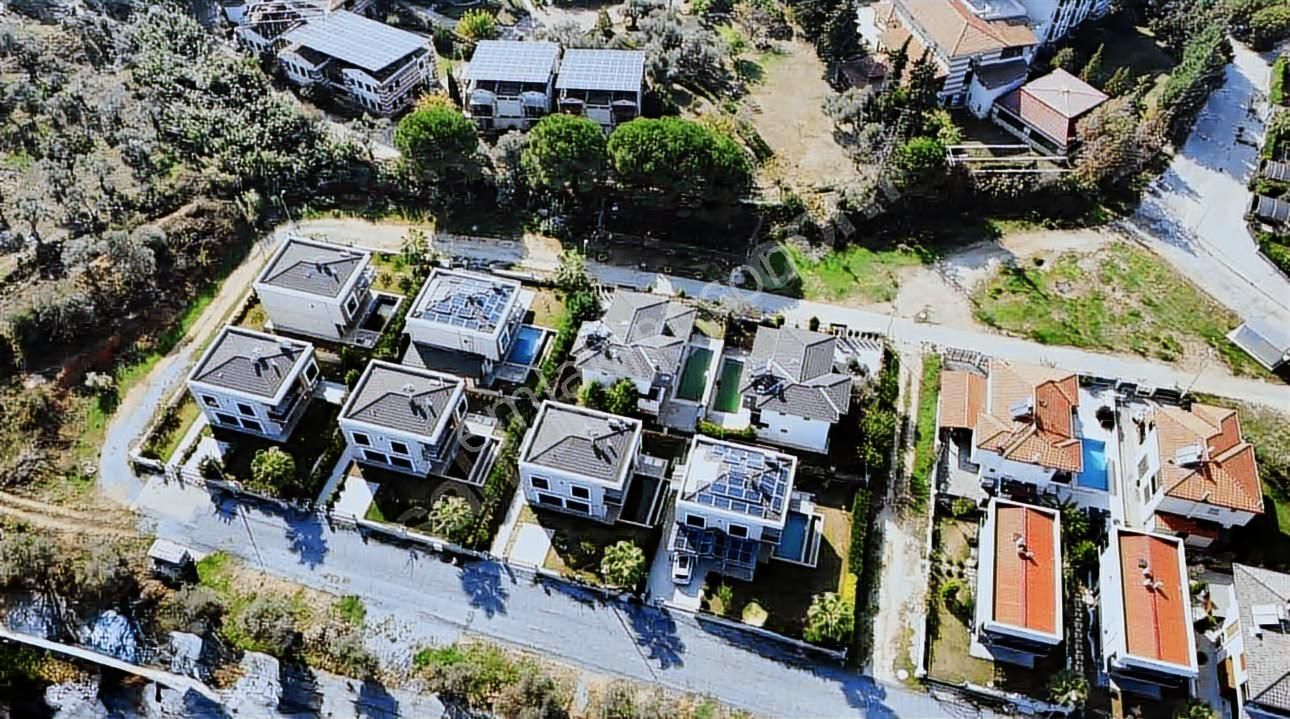 Kuşadası Davutlar'da 360m2 Arsa İçinde Satılık 5+1 Villa - Görsel 2