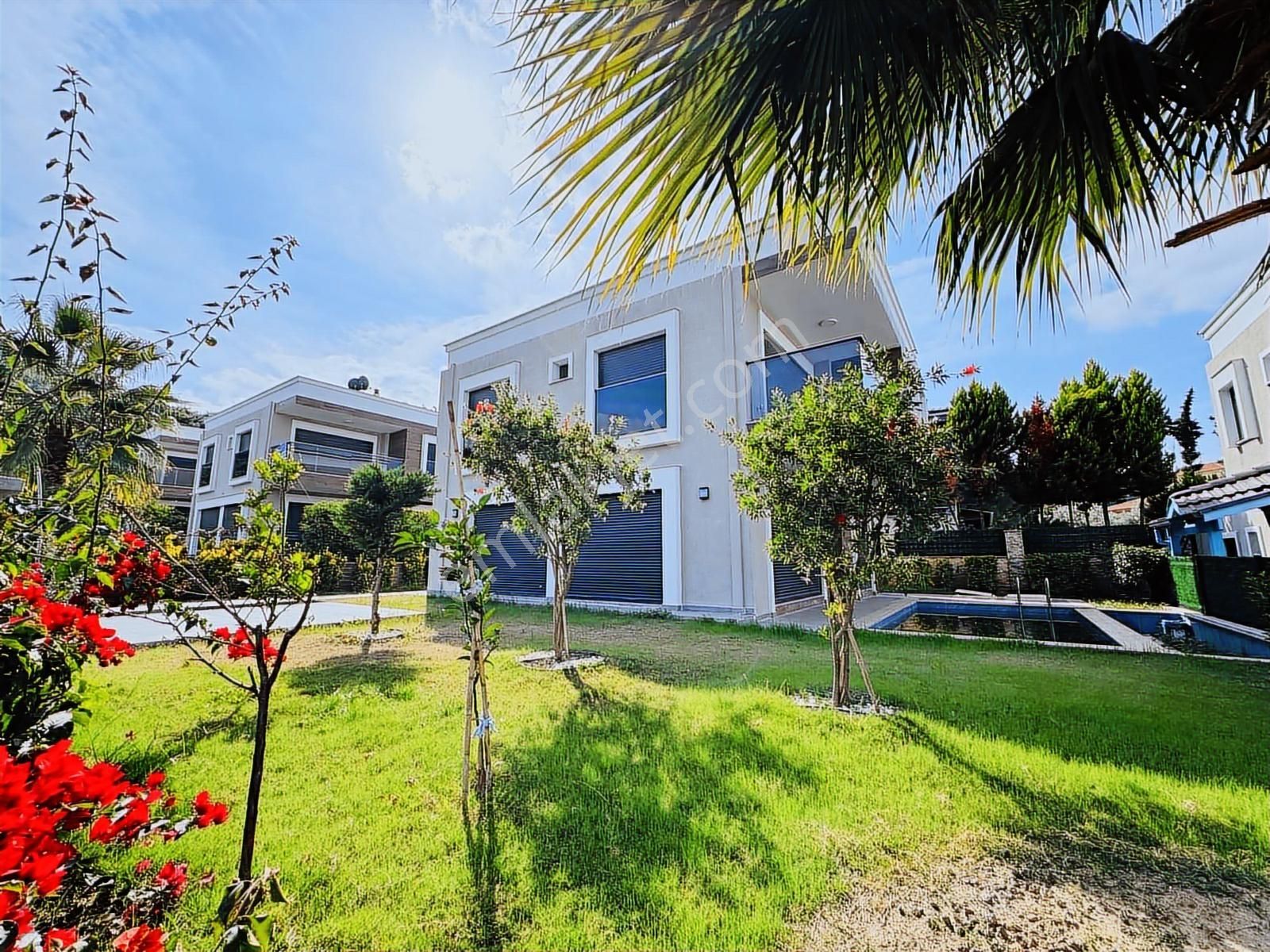 Kuşadası Davutlar'da 360m2 Arsa İçinde Satılık 5+1 Villa - Görsel 3