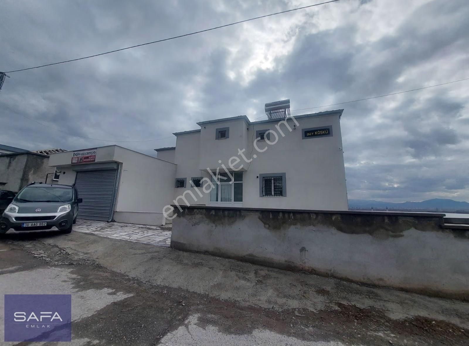 Buğdaylı Mahallesinde Satılık 900m2 Kapalı Alanlı Villa