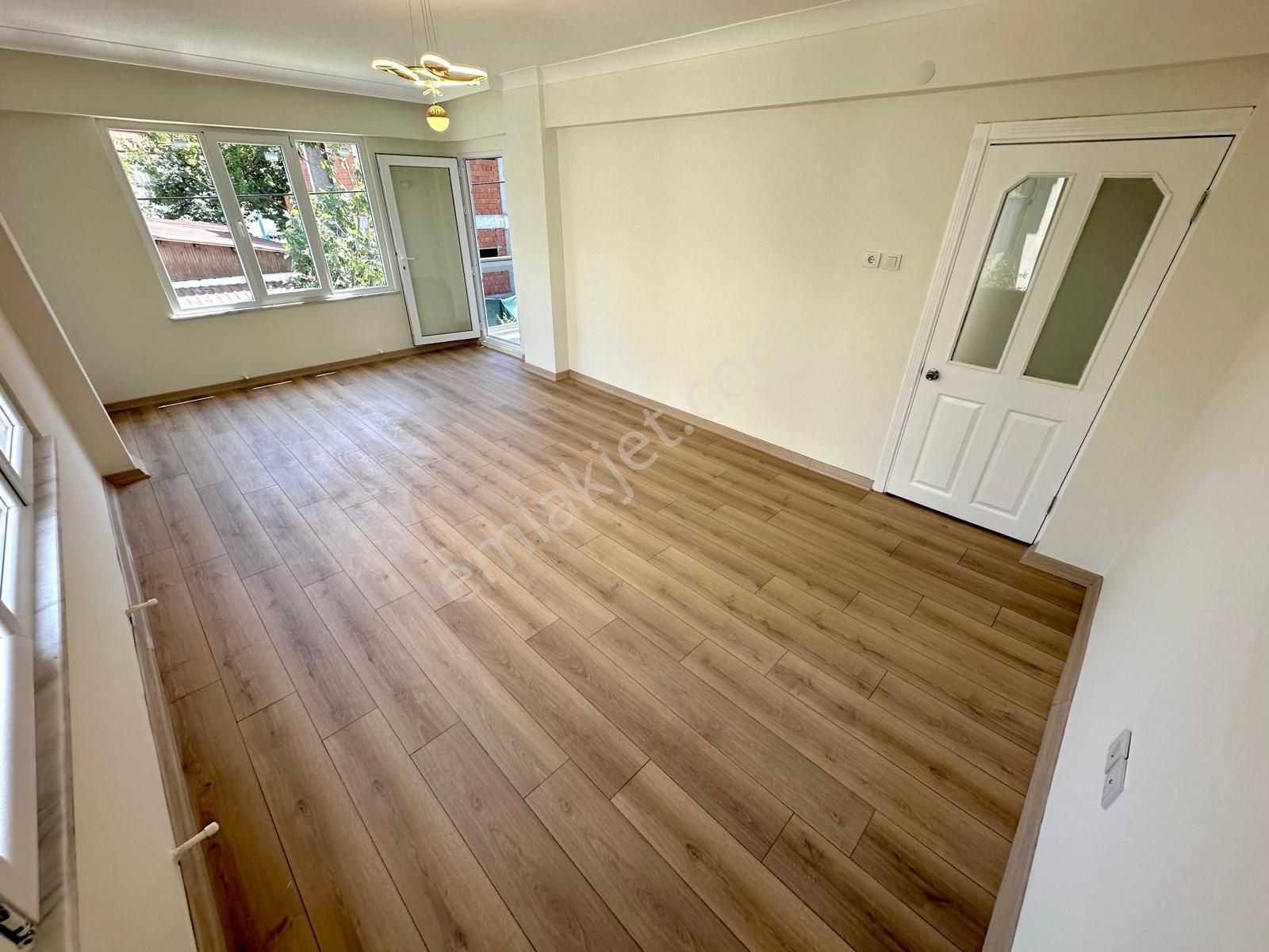 🏡 Referans'tan Yenimahalle'de Denize 50 Mt Ara Kat Şık Tasarımlı 3+1 Daire - Görsel 2