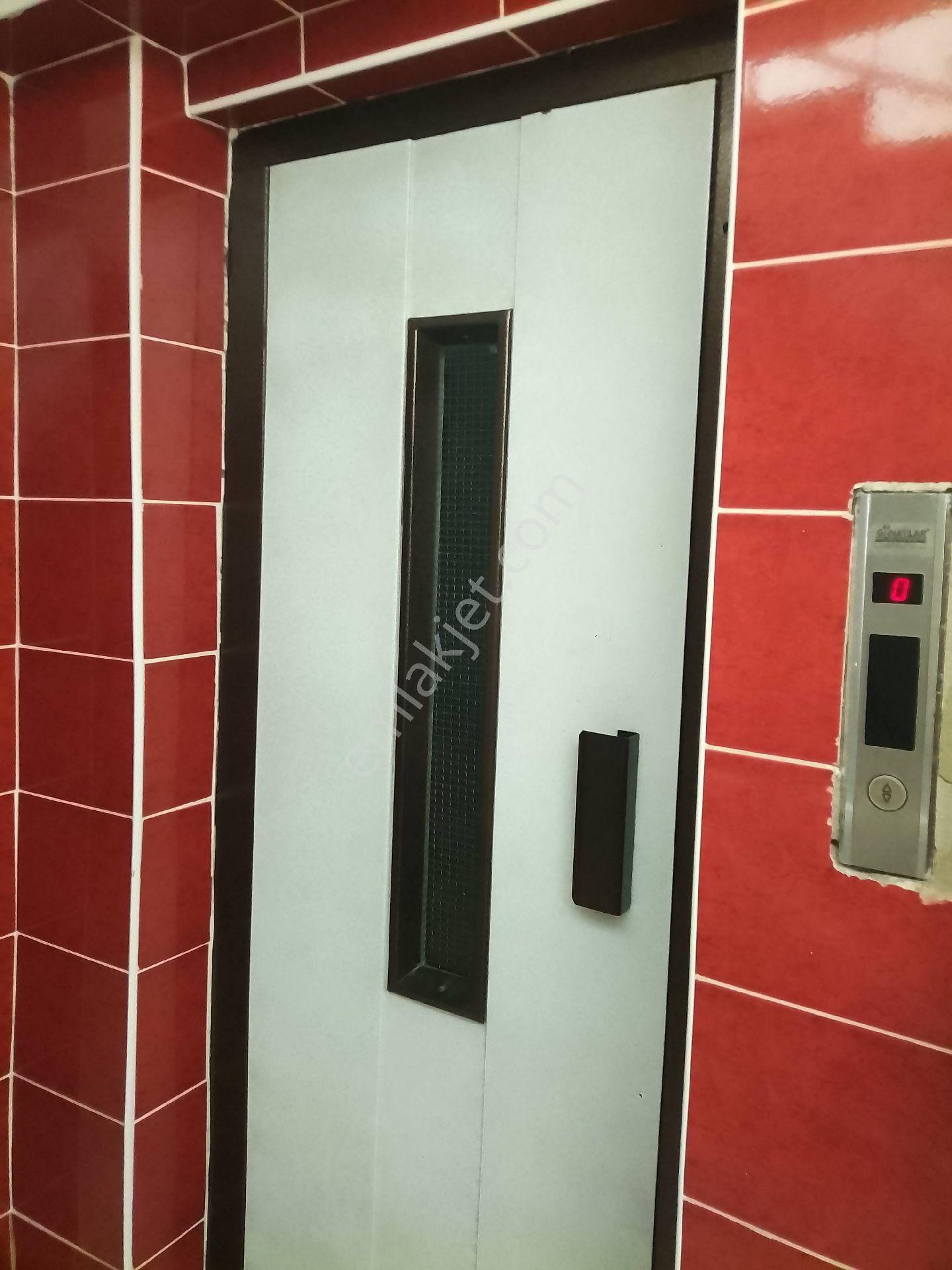Akhisar Hürriyet Mahallesi'nde Satılık Daire - Görsel 2