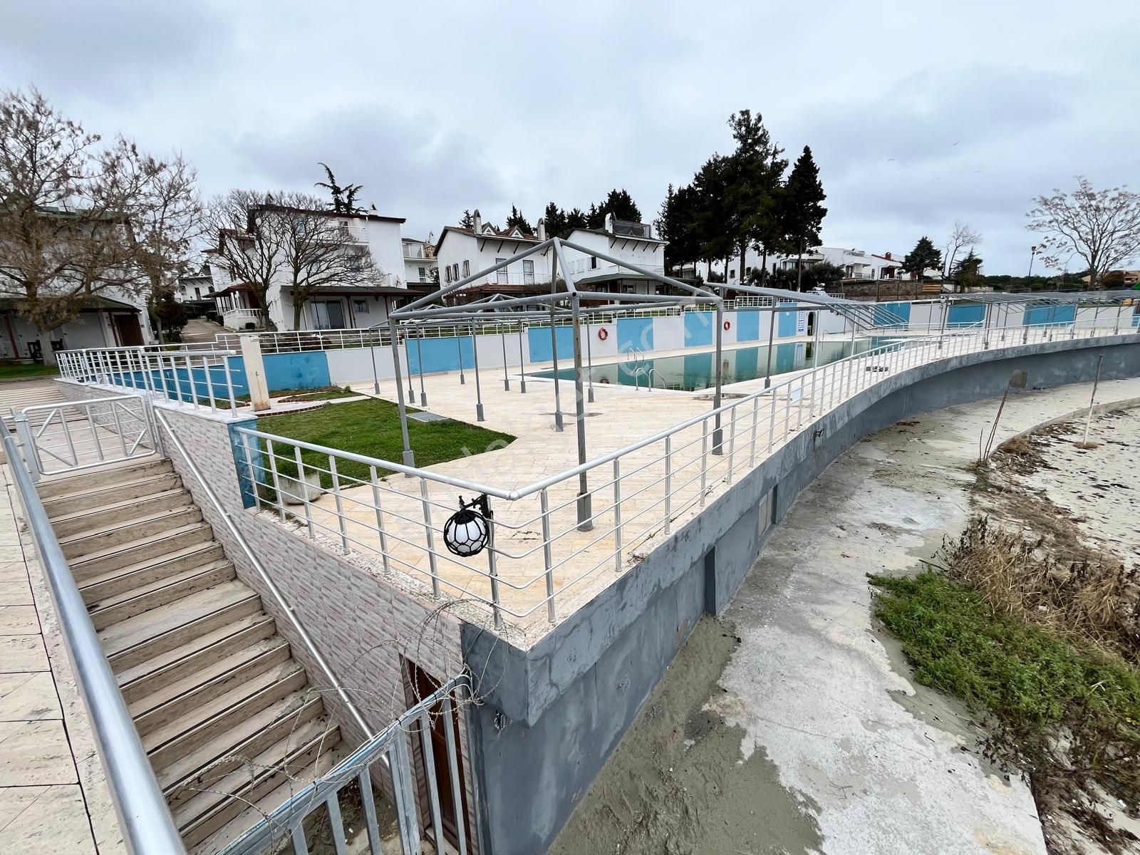 Denize Sıfır Eşyalı 4+1 Villa | Özel Plajlı | Mavi Su Sitesi - Görsel 34