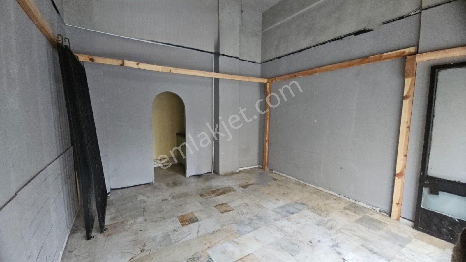 Sahibinden Kadıköy Eğitim’de Genişöncephe&yüksek Tavanlıdüz Giriş Dükkan - Görsel 4