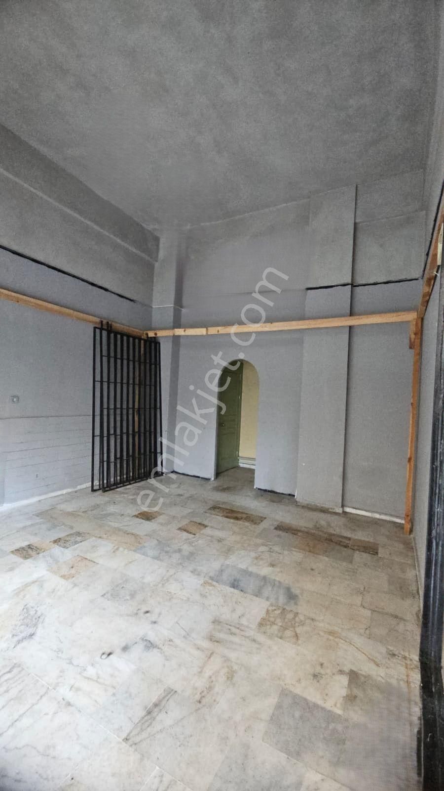 Sahibinden Kadıköy Eğitim’de Genişöncephe&yüksek Tavanlıdüz Giriş Dükkan - Görsel 2