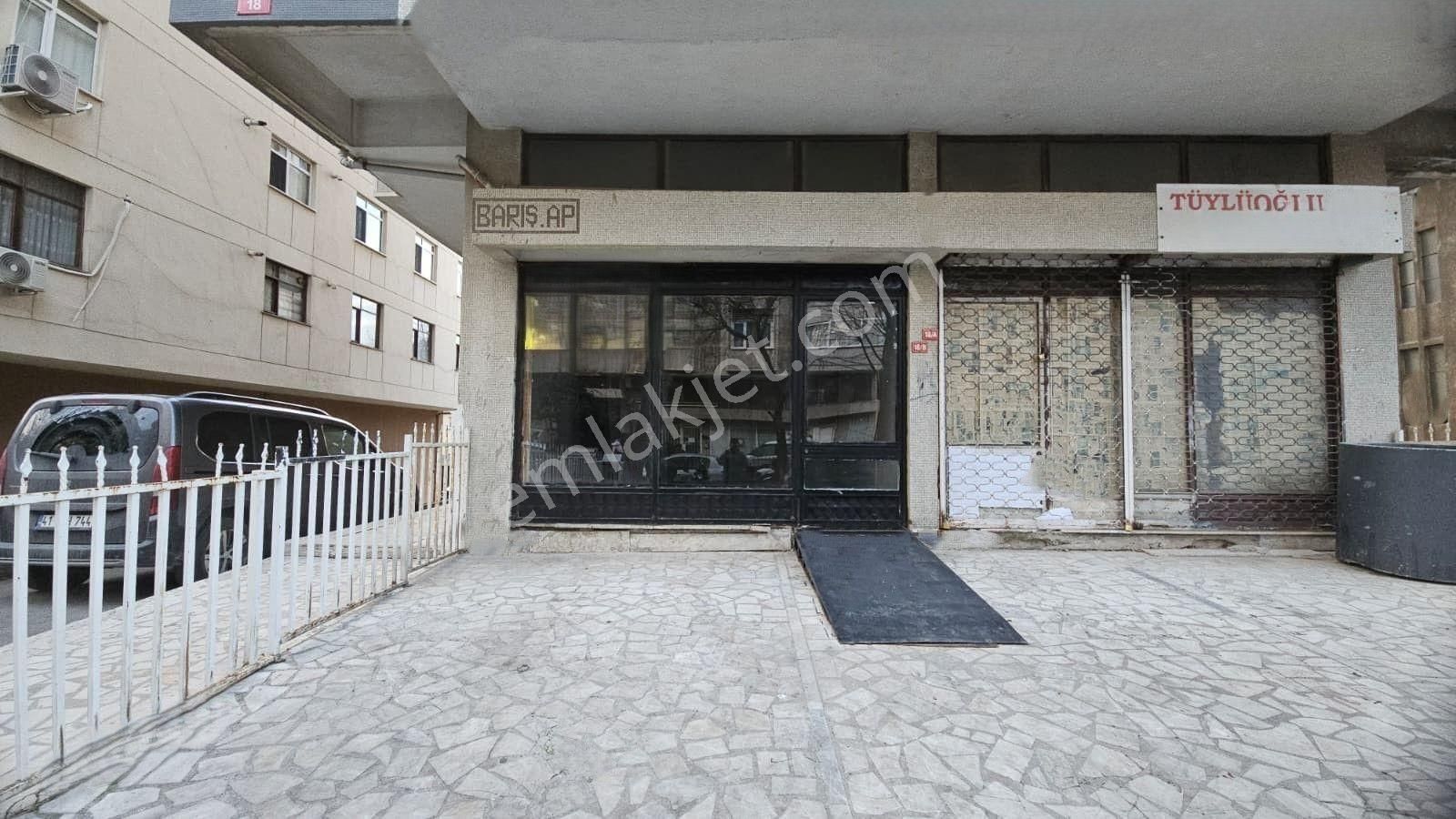 Sahibinden Kadıköy Eğitim’de Genişöncephe&yüksek Tavanlıdüz Giriş Dükkan