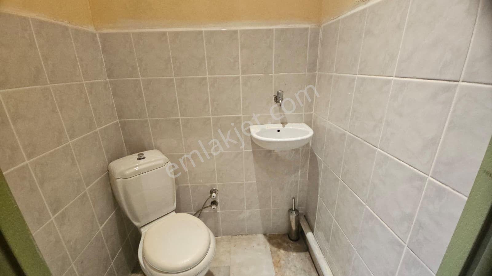 Sahibinden Kadıköy Eğitim’de Genişöncephe&yüksek Tavanlıdüz Giriş Dükkan - Görsel 5