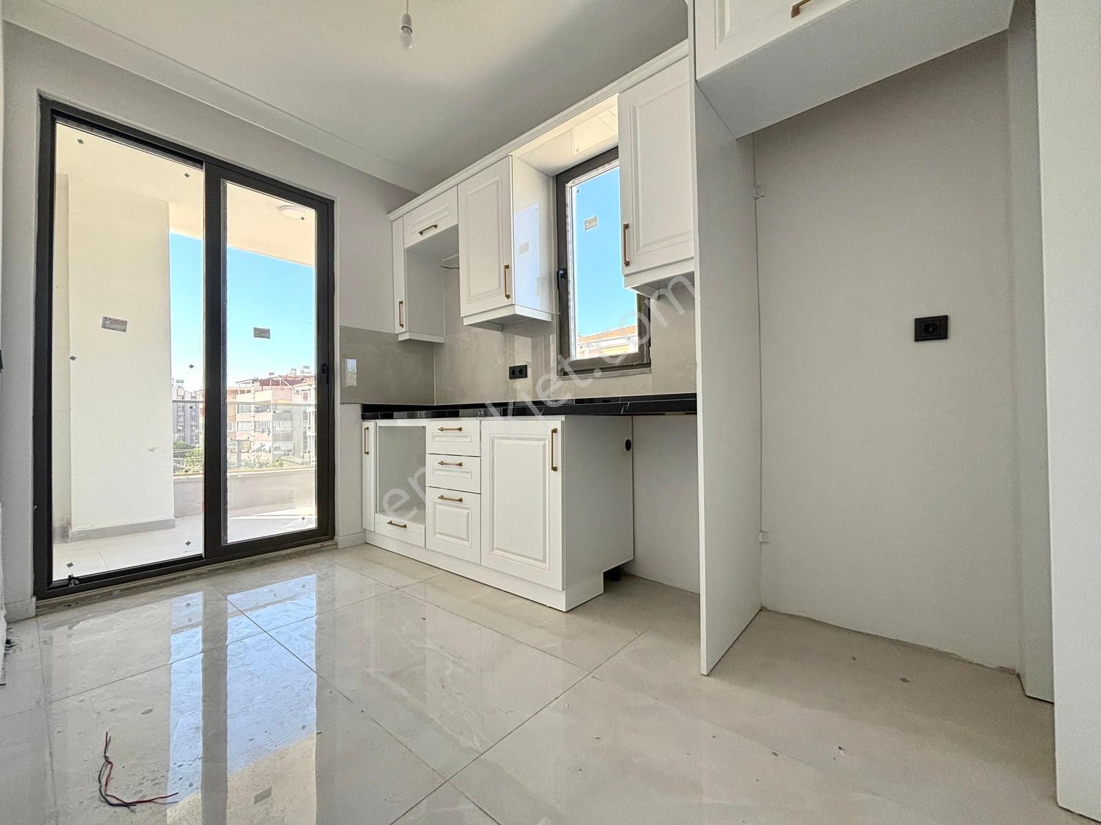 🏡 Referans'tan Altınkum'da Ön Cephe Modern Tasarımlı Sıfır 2+1 Daire - Görsel 15