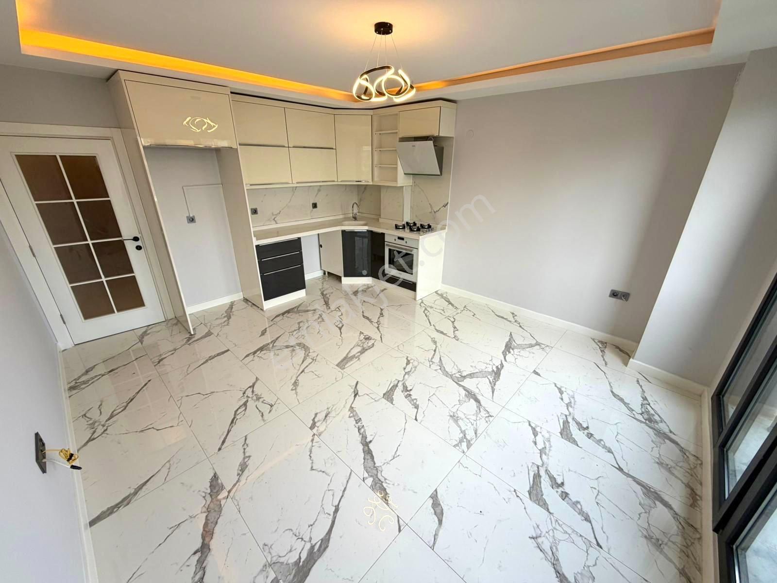 🏡 Referans'tan Akçay'da Kredili Ara Kat Ön Cephe Cam Balkonlu 1+1 Daire - Görsel 14