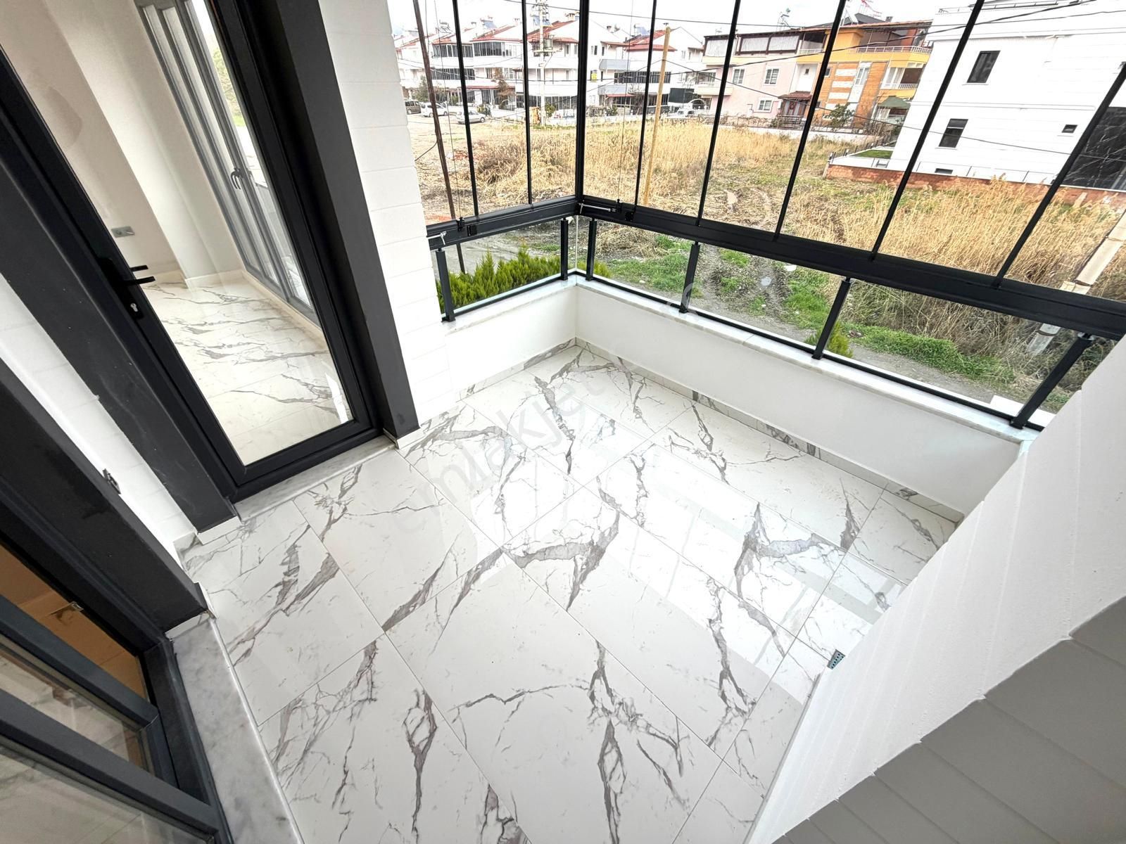 🏡 Referans'tan Akçay'da Kredili Ara Kat Ön Cephe Cam Balkonlu 1+1 Daire - Görsel 15