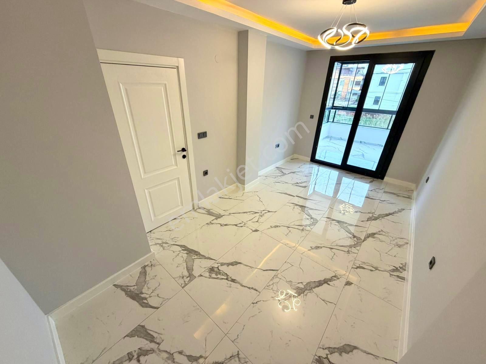 🏡 Referans'tan Akçay'da Kredili Ara Kat Ön Cephe Cam Balkonlu 1+1 Daire - Görsel 3