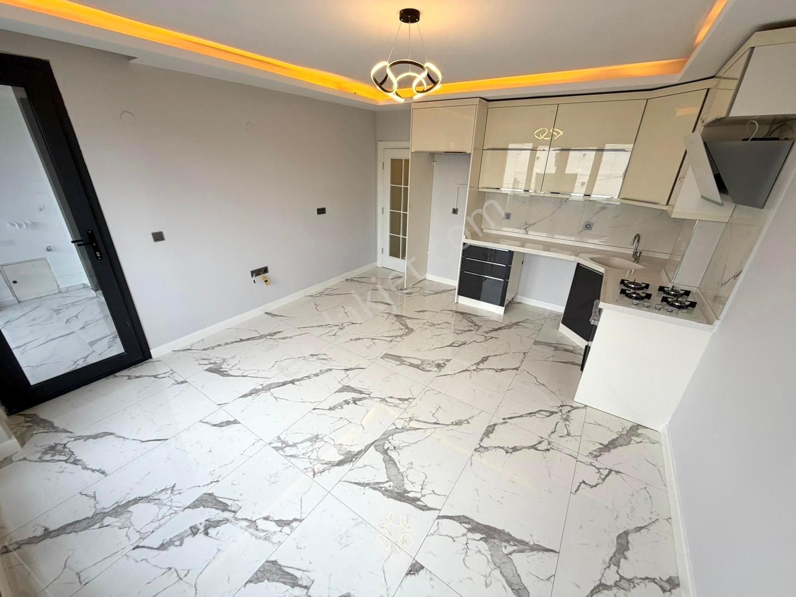 🏡 Referans'tan Akçay'da Kredili Ara Kat Ön Cephe Cam Balkonlu 1+1 Daire - Görsel 12