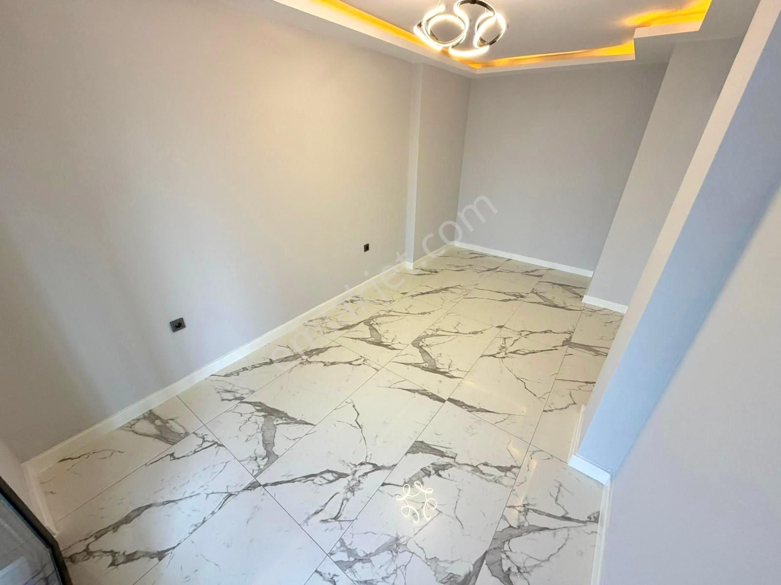 🏡 Referans'tan Akçay'da Kredili Ara Kat Ön Cephe Cam Balkonlu 1+1 Daire - Görsel 13