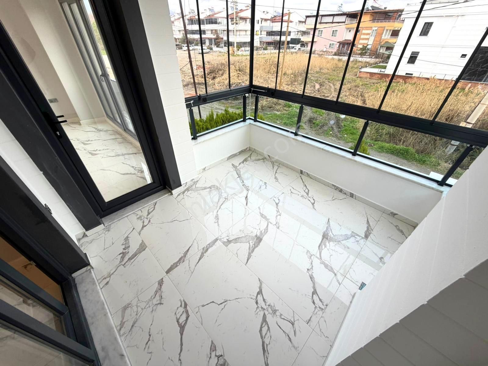 🏡 Referans'tan Akçay'da Kredili Ara Kat Ön Cephe Cam Balkonlu 1+1 Daire - Görsel 9