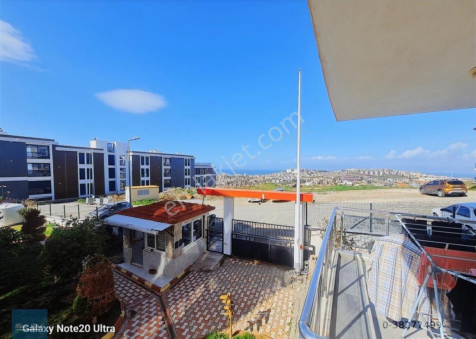 Değirmendere'de Satılık 1+1 Manzaralı Ara Kat Rezidans Daire