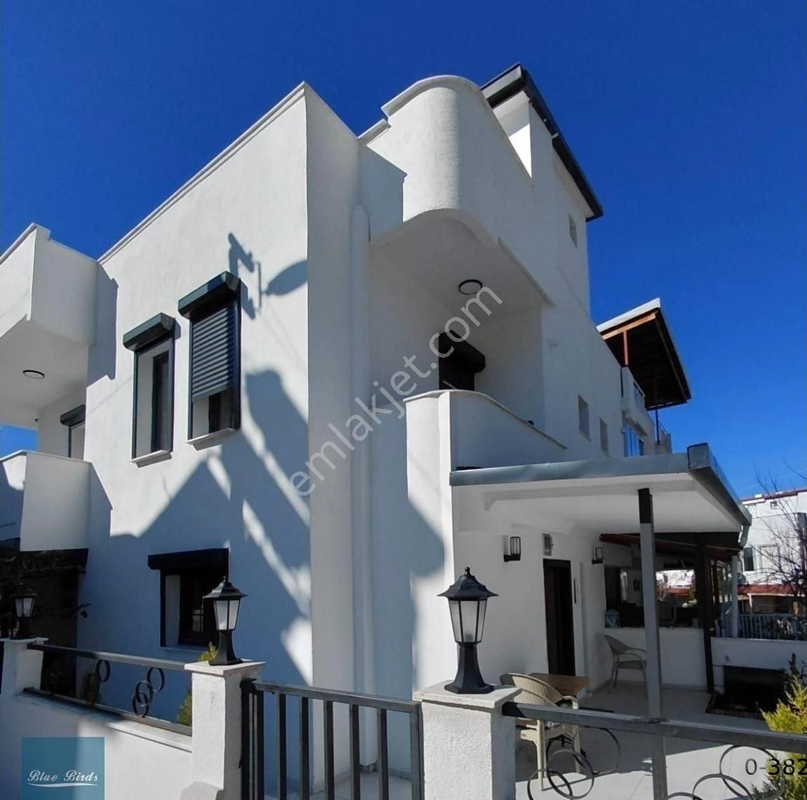 Kuşadası Satılık.yılancı Burnu. 3+1 Tripleks 150 M² Yazlık