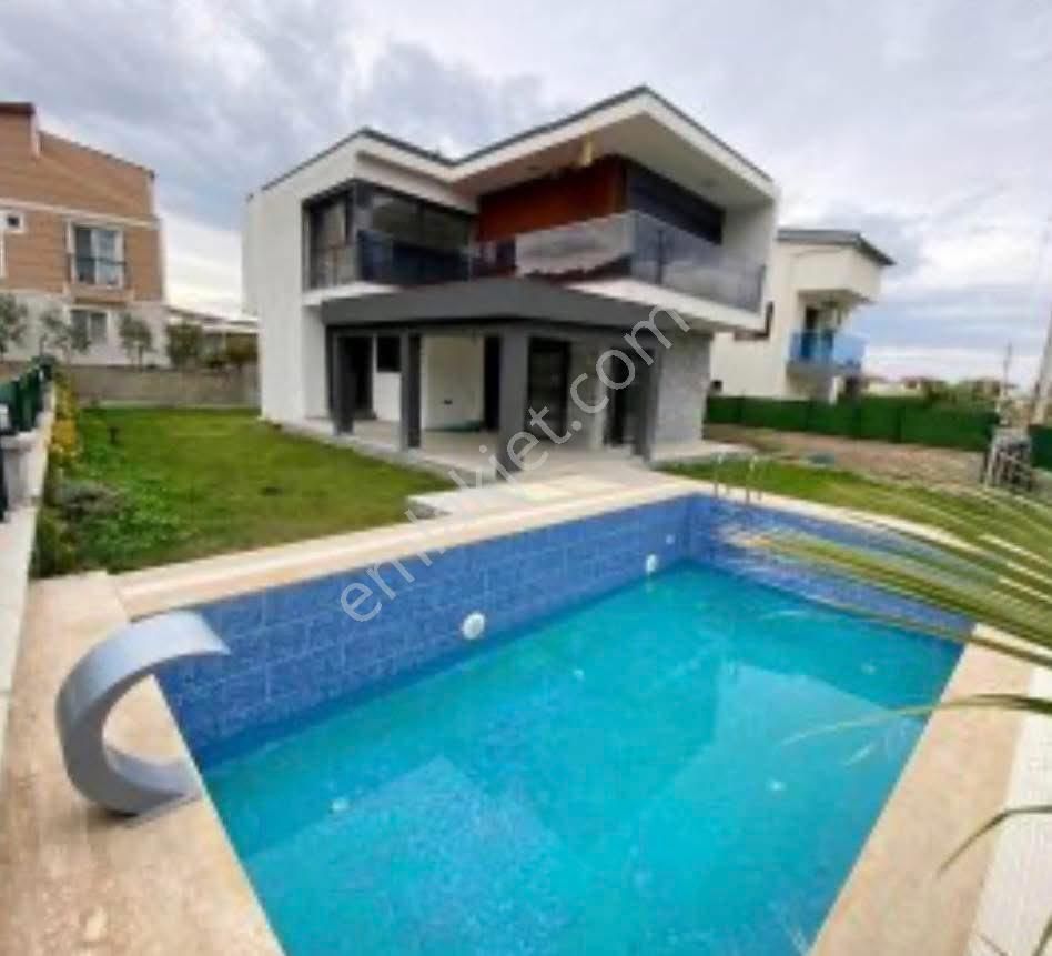 Kuşadası Güzelçamlı’da Doğa Manzaralı – Özel Havuzlu Akıllı 4+1 Müstakil Villa