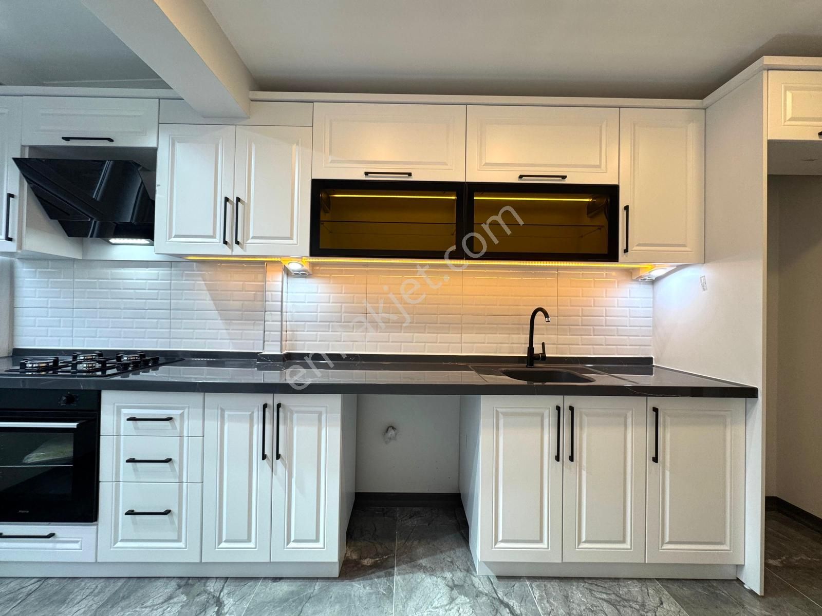 🏡 Referans'tan Sarıkız'da Ara Kat Ayrı Mutfak 2+1 Daire