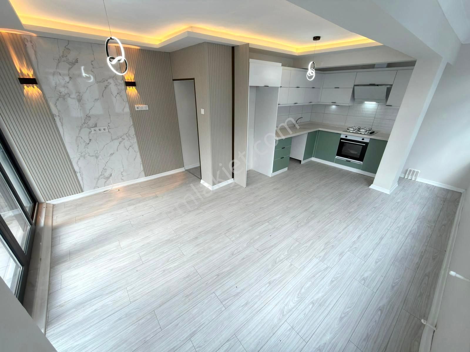 🏡 Referans'tan Akçay Merkez'de Şık Tasarımlı Ön Cephe Ayrı Mutfak 2+ Daire - Görsel 11