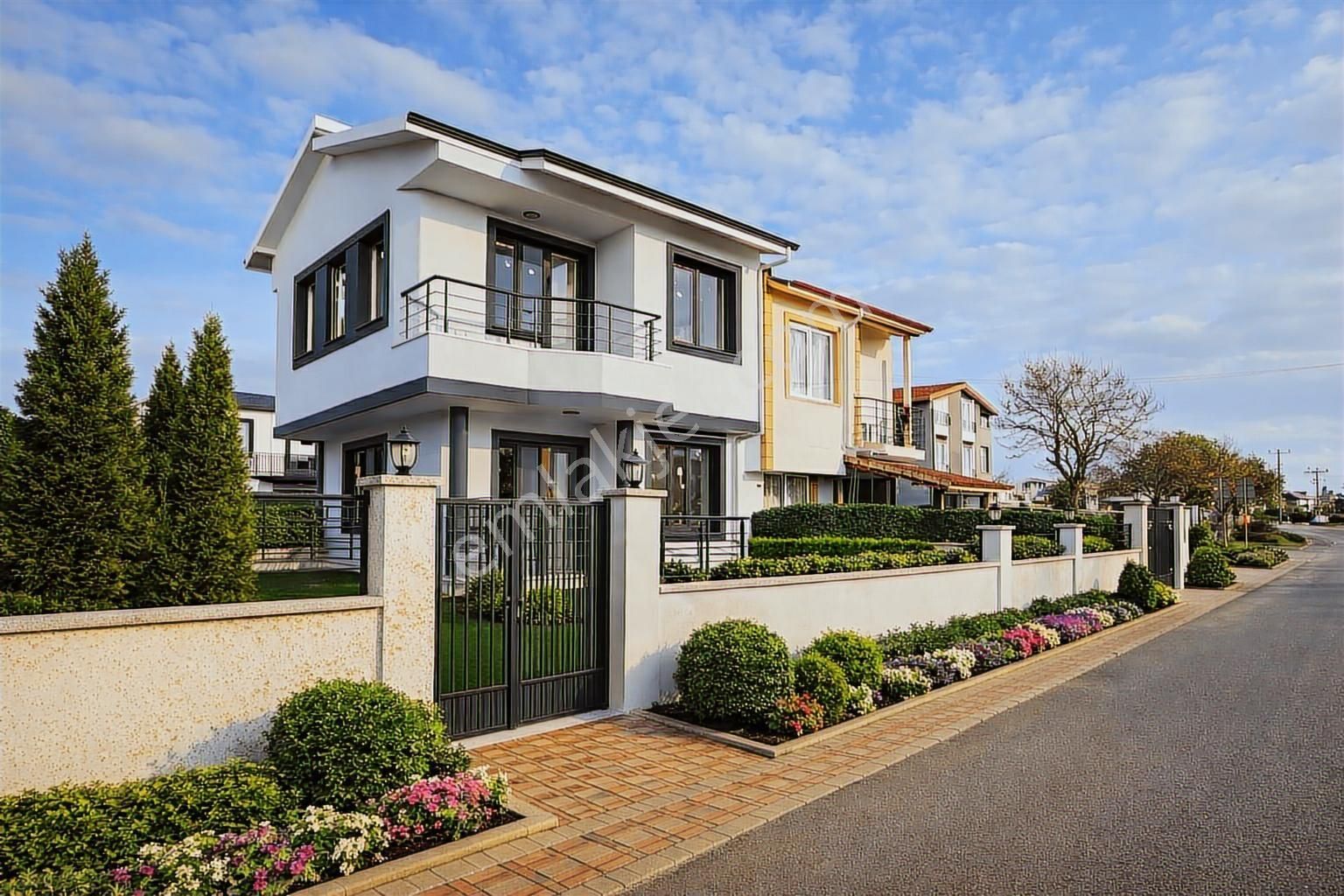 Tekirdağ Yeniçiftlik'de Markete,camiye Yakın Villa'kartallardan'