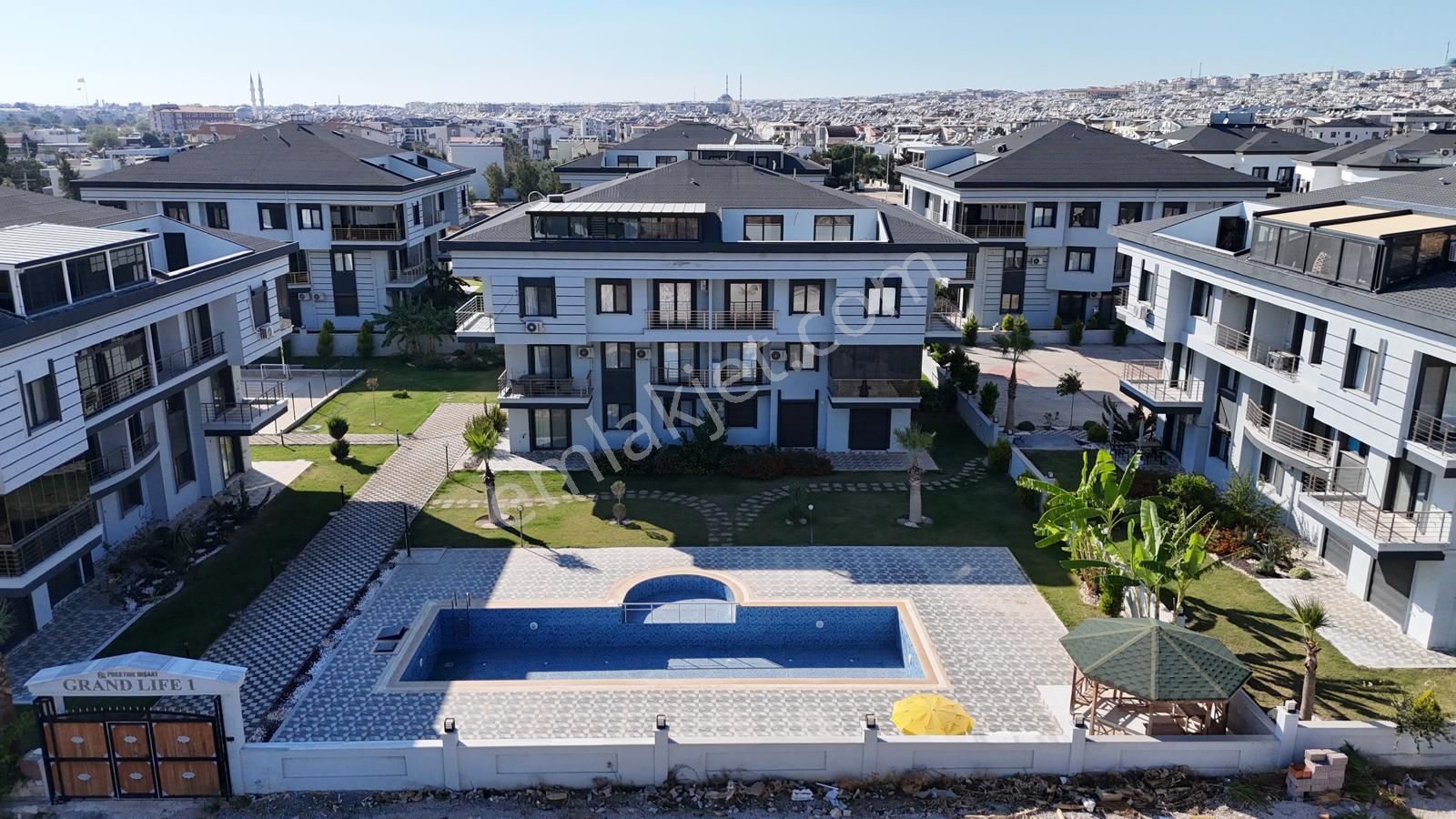 Didim Merkezde Havuzlu Site İçerisinde Satılık Fırsat Daireler