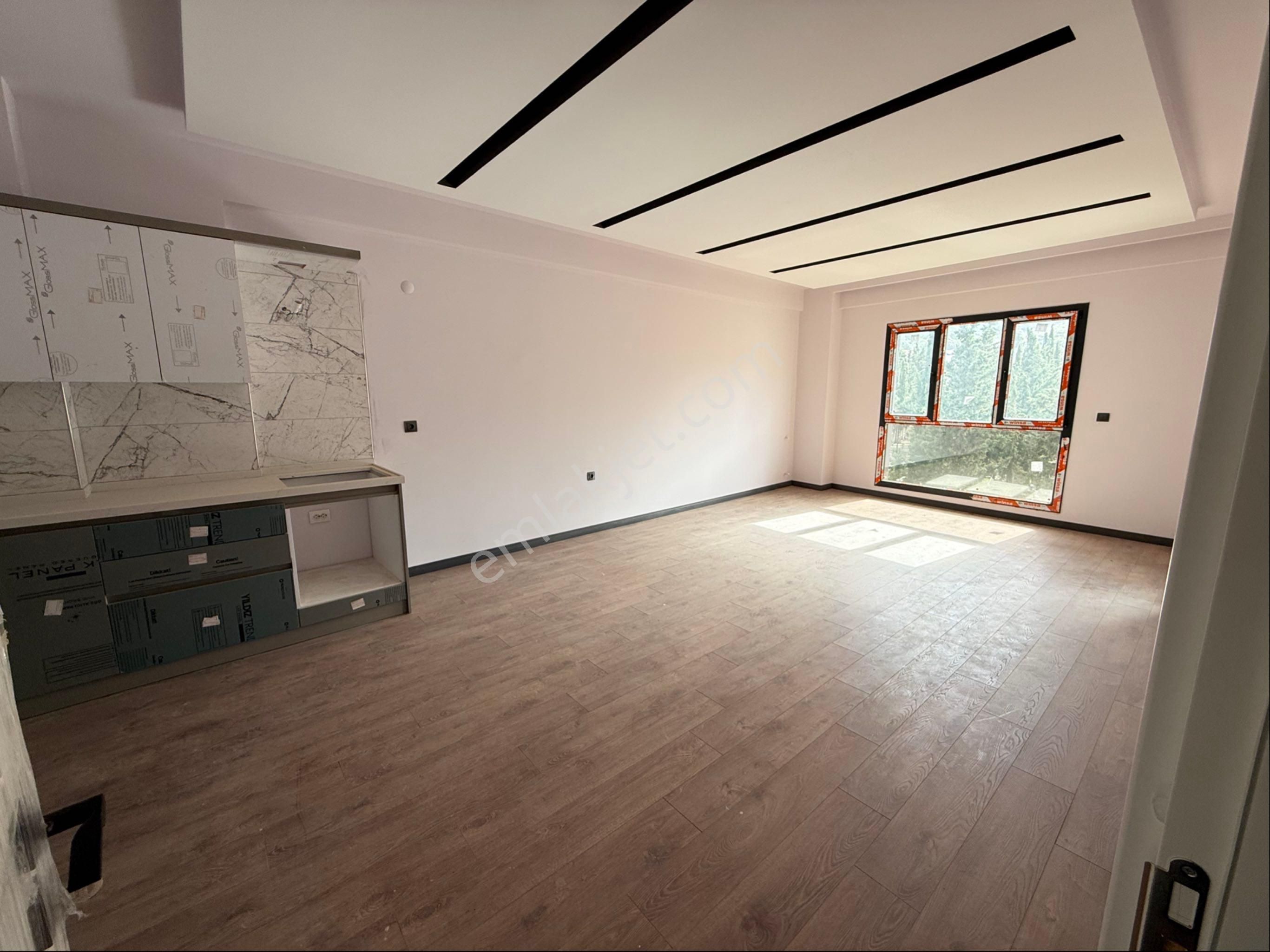 Kuşadası Davutlar Merkezde Satılık 2+1 Geniş Daire