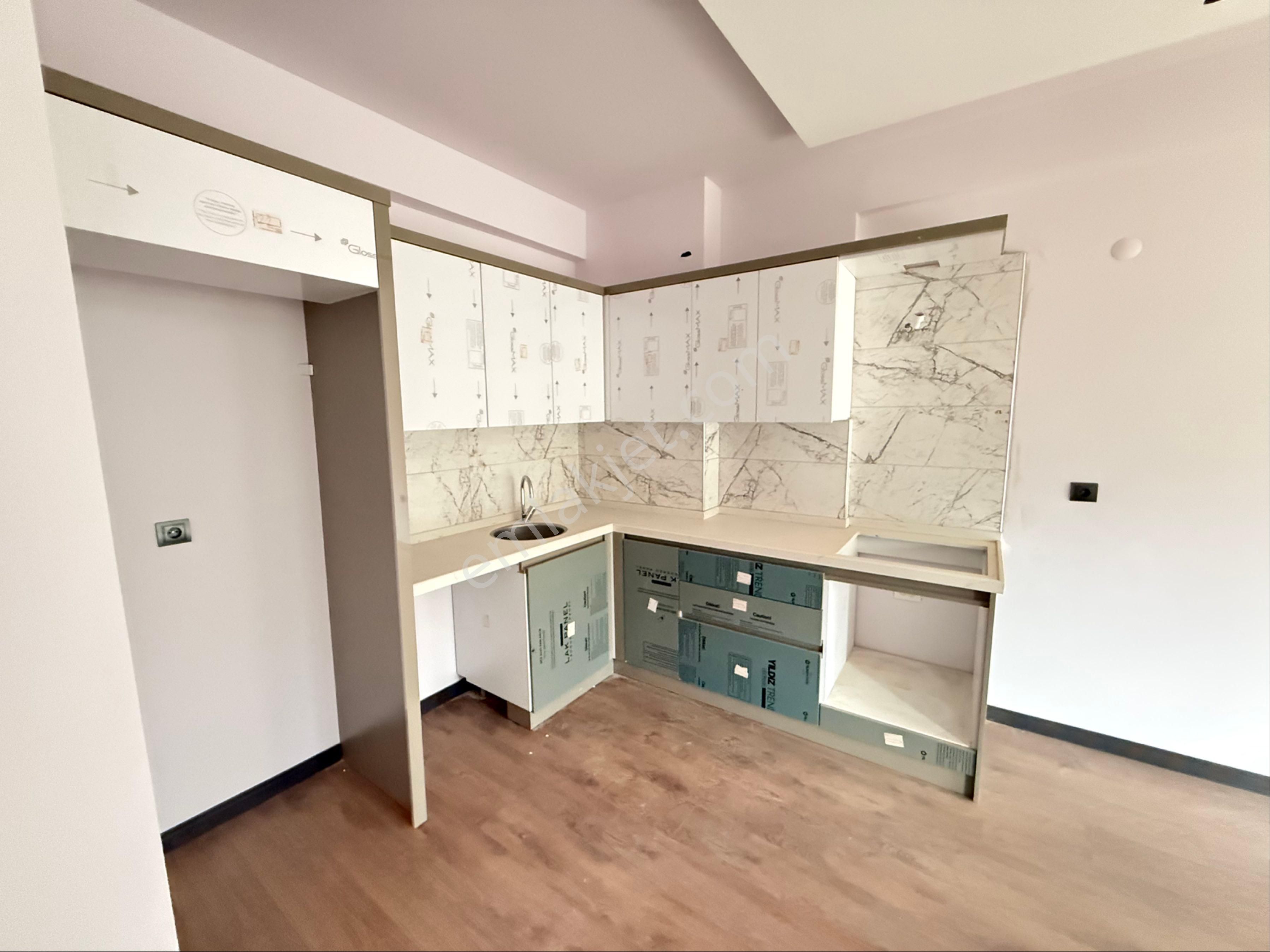 Kuşadası Davutlar Merkezde Satılık 2+1 Geniş Daire - Görsel 14