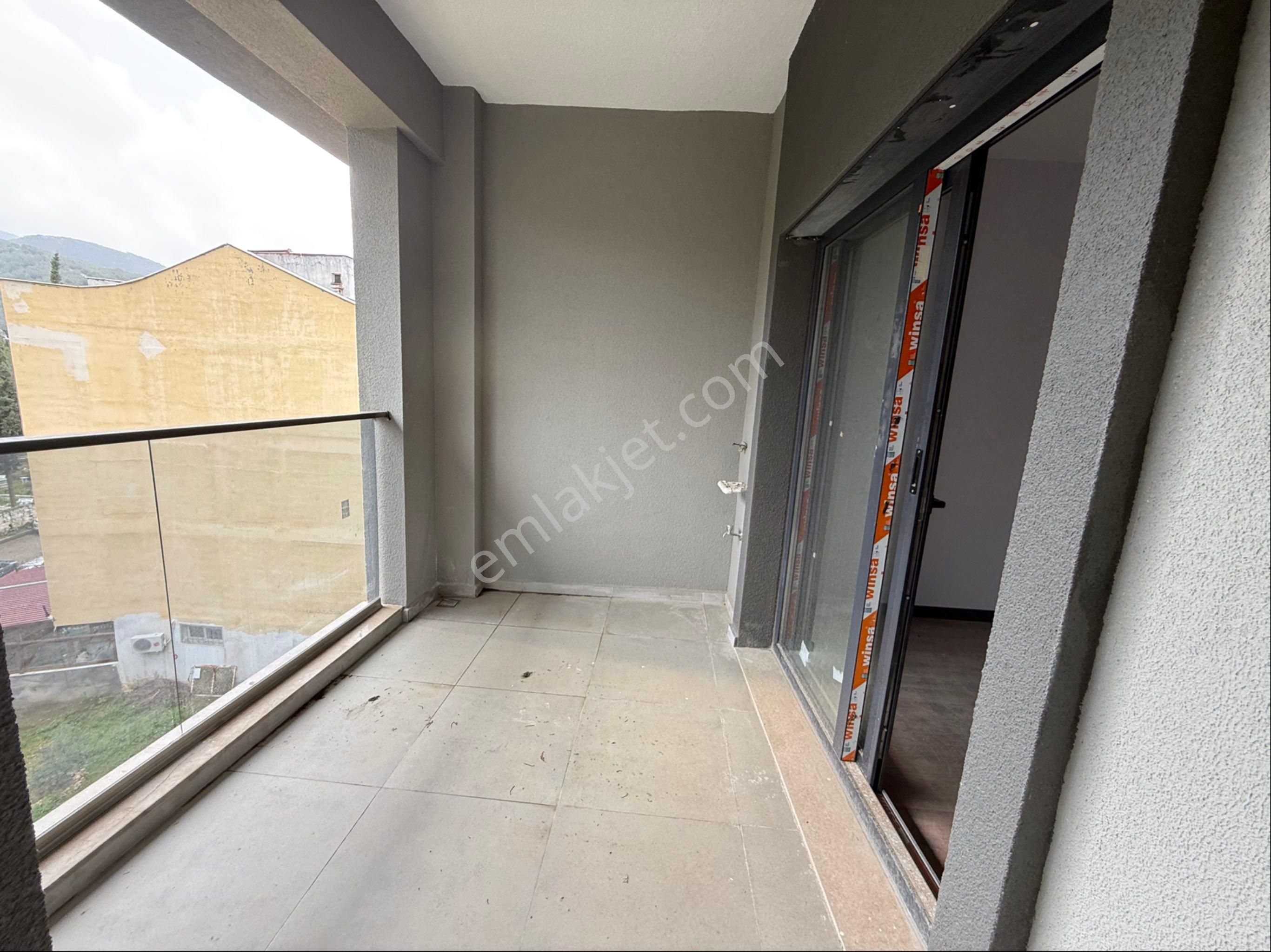 Kuşadası Davutlar Merkezde Satılık 2+1 Geniş Daire - Görsel 17